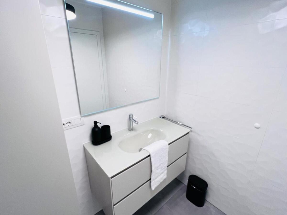 Apartment Lovely 1 Bedroom W Balcony&parking-bon10 *